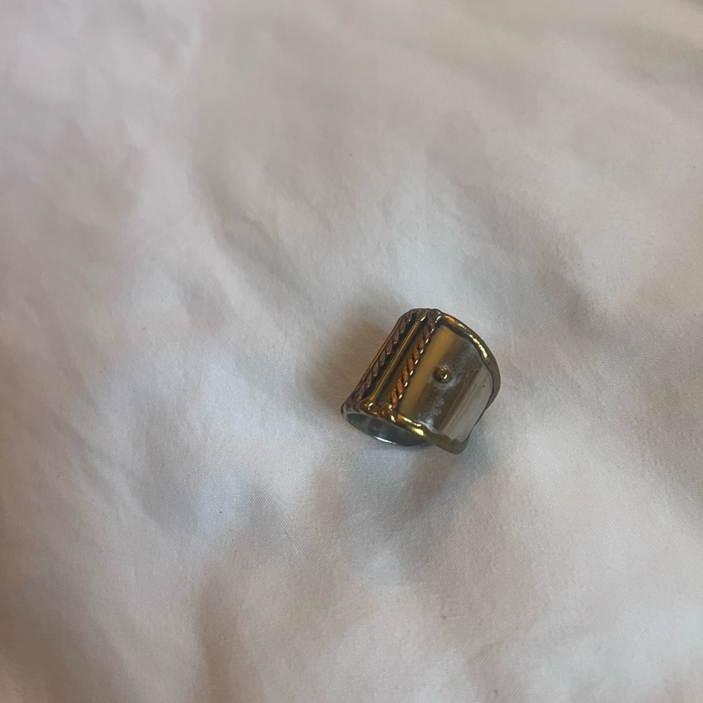 Elegant Three-Tone Band Ring